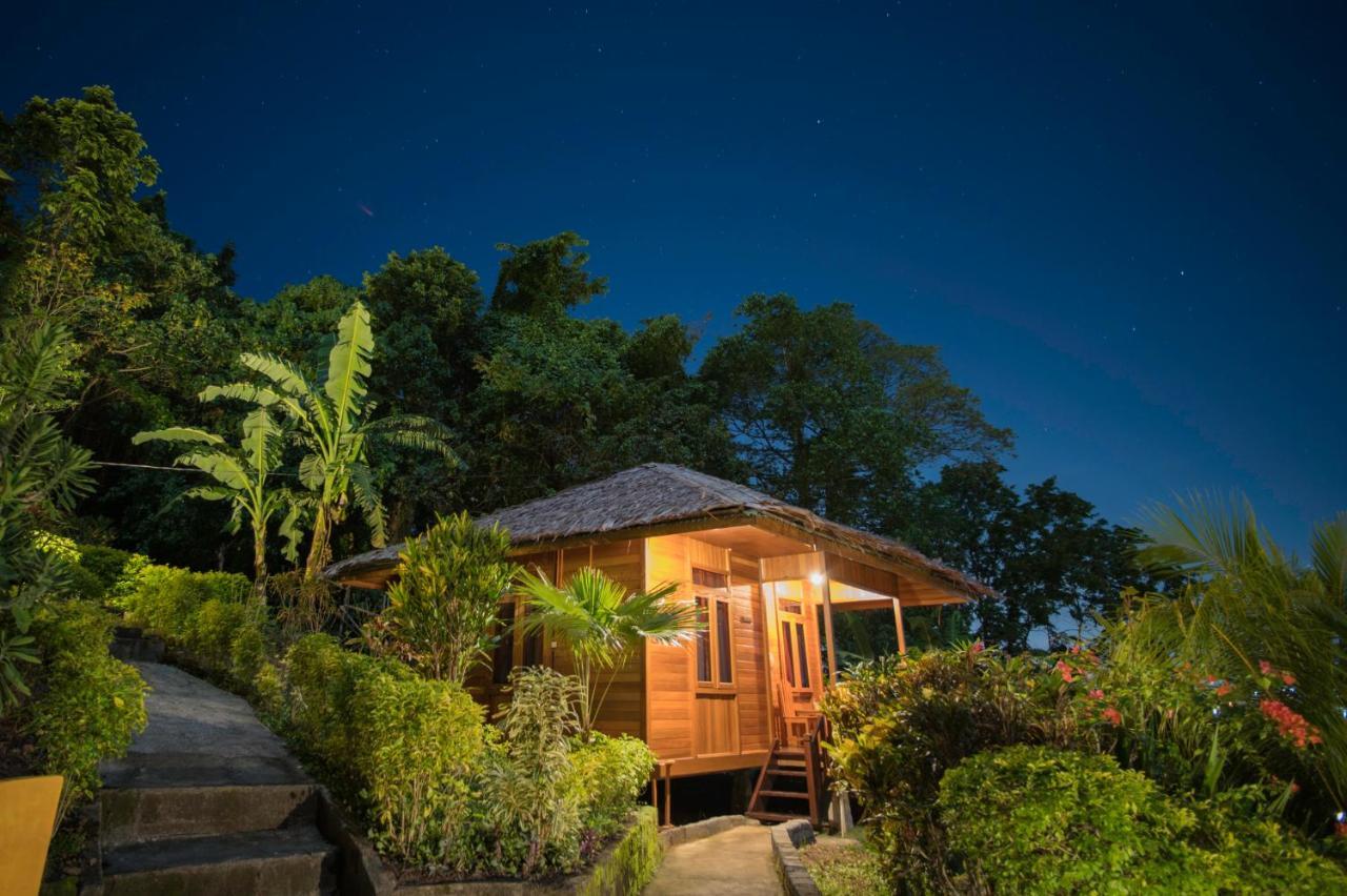 K2 Lembeh Dive Resort Bitung Экстерьер фото