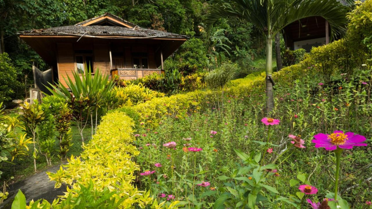 K2 Lembeh Dive Resort Bitung Экстерьер фото