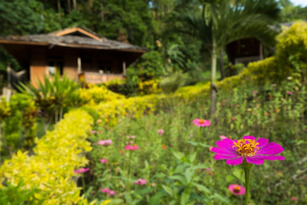K2 Lembeh Dive Resort Bitung Экстерьер фото